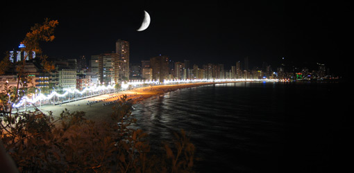 Foto nocturan - Playa de levante de Benidorm noche