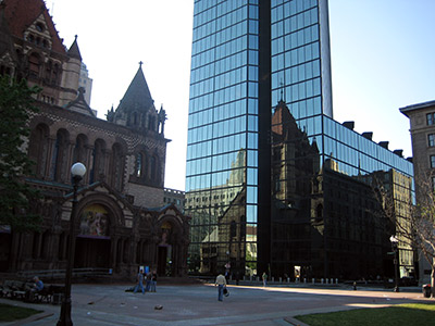 Reflejo Iglesia de la Santisima Trinidad de Boston (Trinity Church) en el rascacielos John Hancock Tower Reflejo Iglesia de la Santisima Trinidad de Boston (Trinity Church)en el rascacielos John Hancock Tower