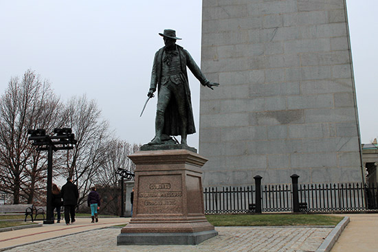 Estatua en el Monumento a la Batalla Bunker Hill en Boston Estatua en el Monumento a la Batalla Bunker Hill en Boston
