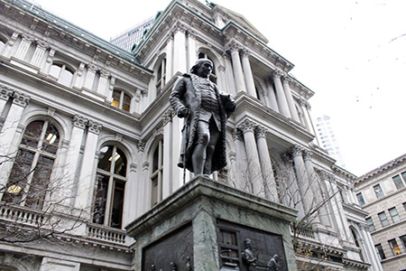 Monumento a Benjamin Franklin en la Boston Latin School