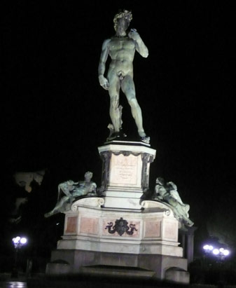 Réplica del David de Miguel Ángel en bronce (Piazzale Michelangelo)