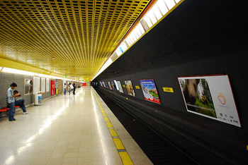 Foto del pasillo del metro de Miln