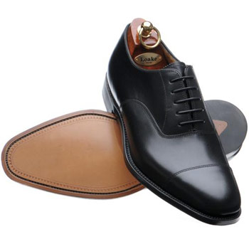 Para salir por Miln de noche, lo mejor es llevar zapatos