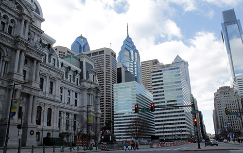 Skyline de Philadelphia con el Rascacielos One Liberty Place en el centro