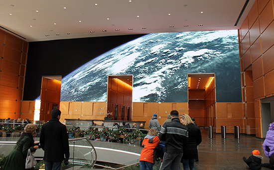 Pantalla led gigante de la entrada al Rascacielos Comcast Center de Philadelphia Pantalla led gigante de la entrada al Rascacielos Comcast Center de Philadelphia