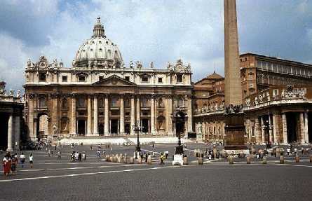Plaza de San Pedro y Fachada de la baslica de San Pedro del Vaticano