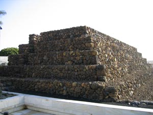 Foto de una de las pirmides de Gimar