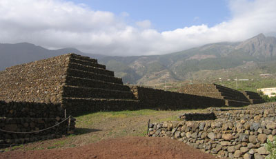 Foto con varias pirmides de Gimar