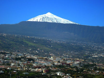 Valle de la Orotava con el Teide nevado al fondo