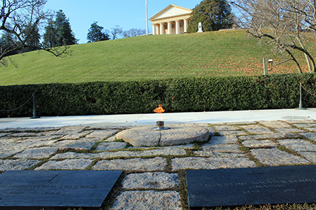 Llama eterna del cementerio Arlington (tumba de John F. Kennedy)