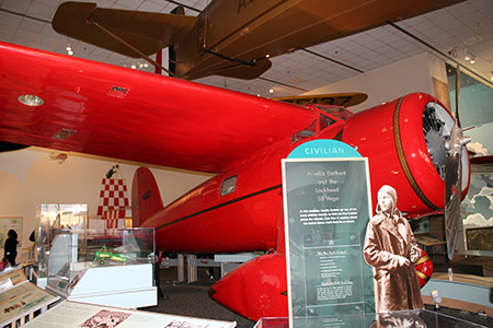 Foto del avin Lockheed Vega de Amelia Mary Earhart en el Museo Nacional del aire y del espacio de Washington DC