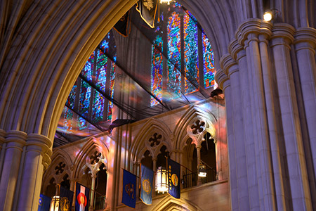 Foto del interior de la Catedral Nacional de Washington DC